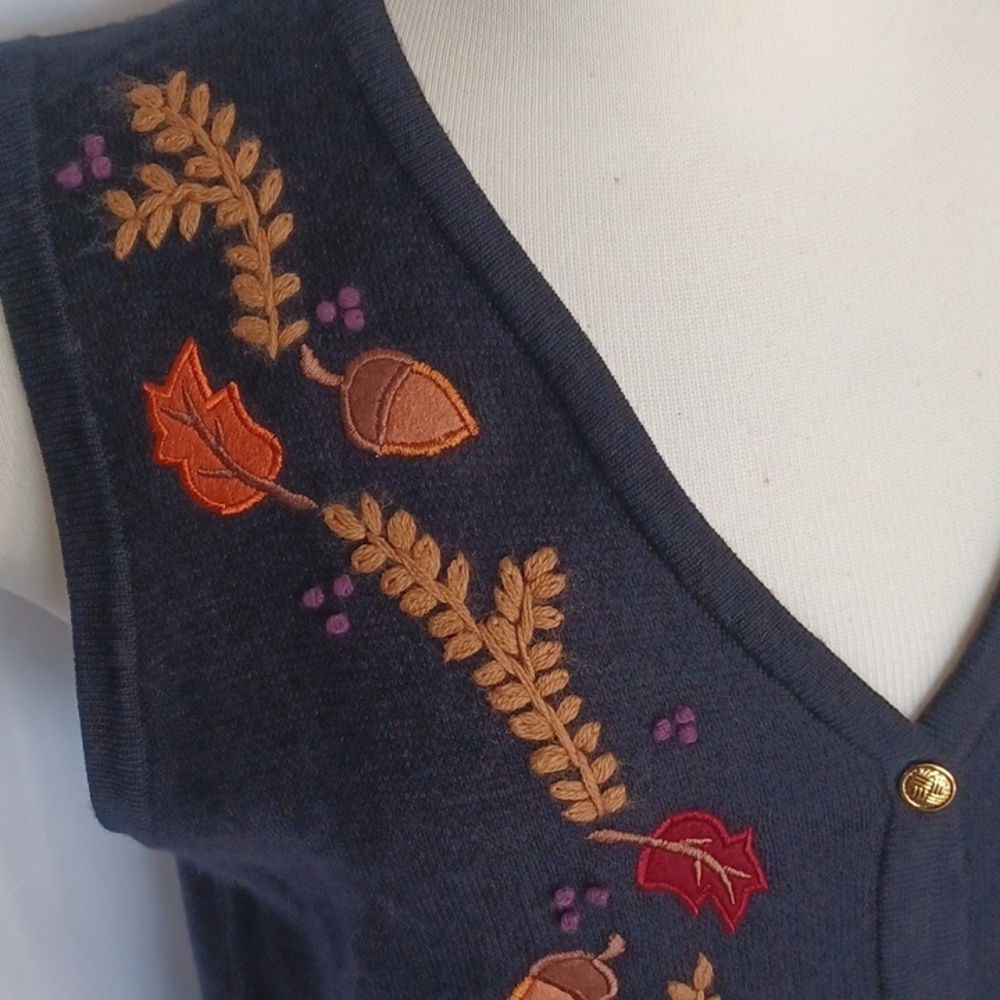 Vintage Crystal Kobe Sz M Fall Sweater Vest Black Acorn Leaves Embroidered - Picture 2 of 6